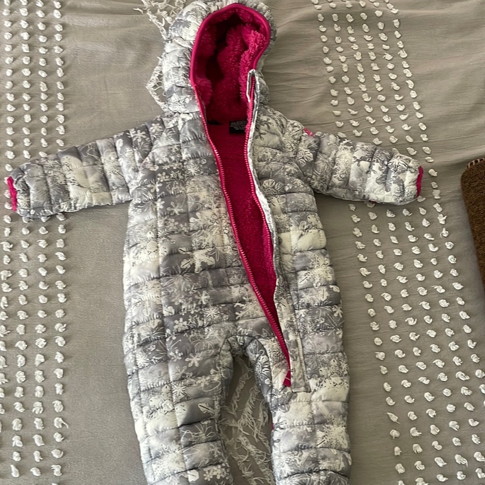Snozu bunting 3/6 mos.